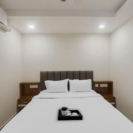 מלון טירופאטי Townhouse Dj Grand מראה חיצוני תמונה