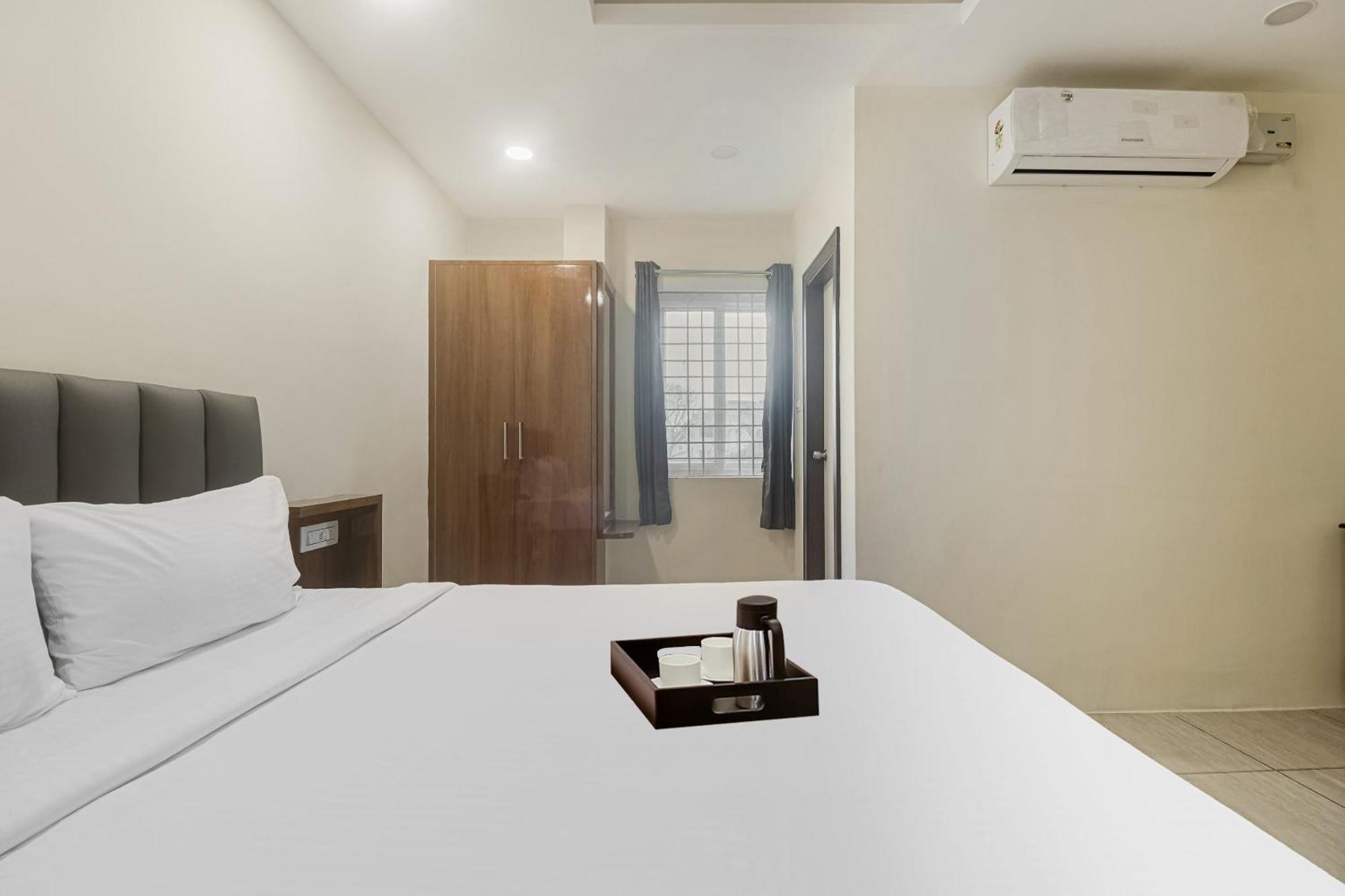 מלון טירופאטי Townhouse Dj Grand מראה חיצוני תמונה