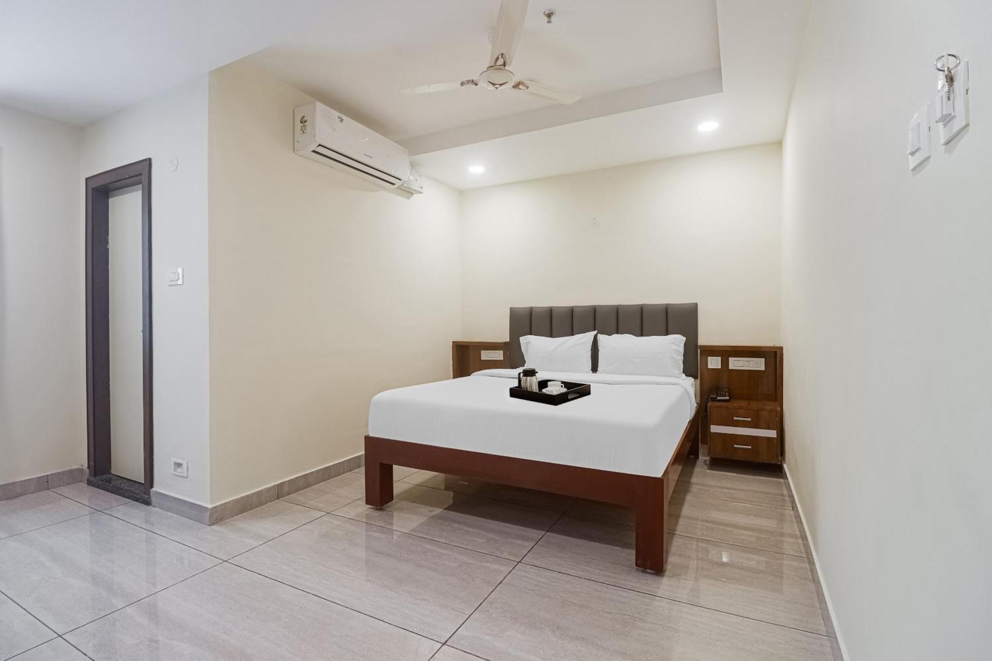 מלון טירופאטי Townhouse Dj Grand מראה חיצוני תמונה