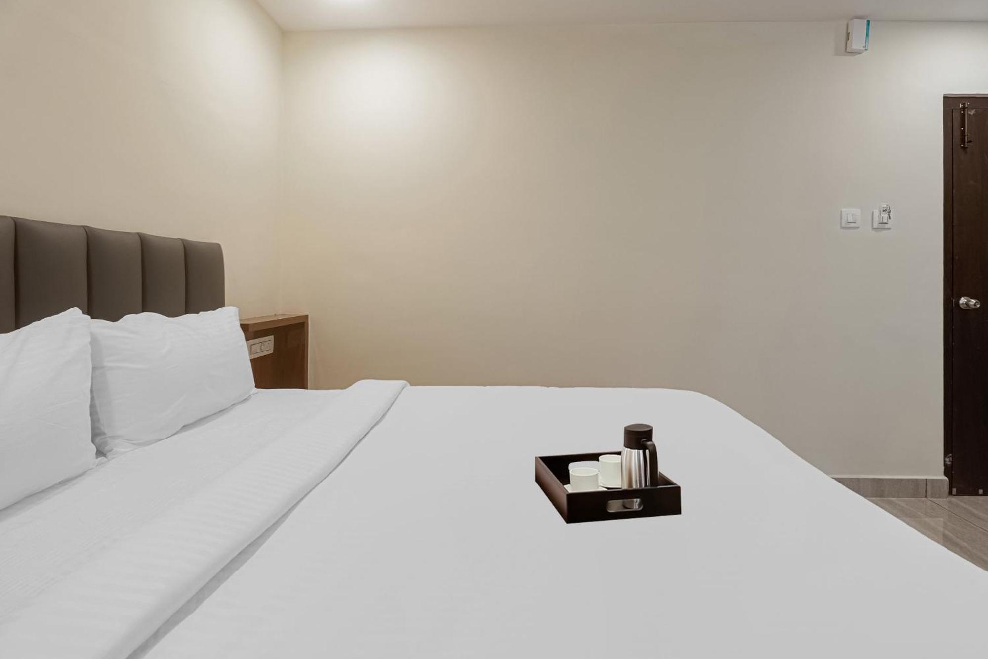 מלון טירופאטי Townhouse Dj Grand מראה חיצוני תמונה