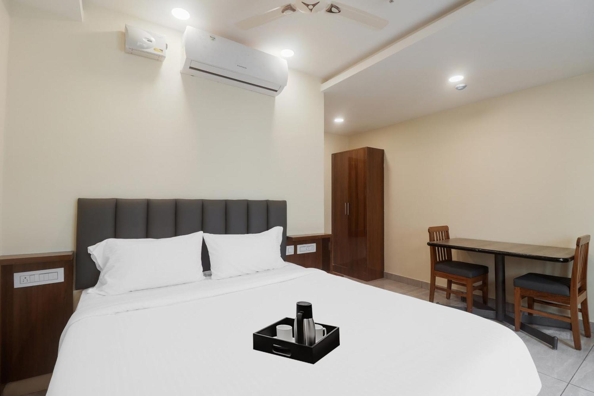 מלון טירופאטי Townhouse Dj Grand מראה חיצוני תמונה