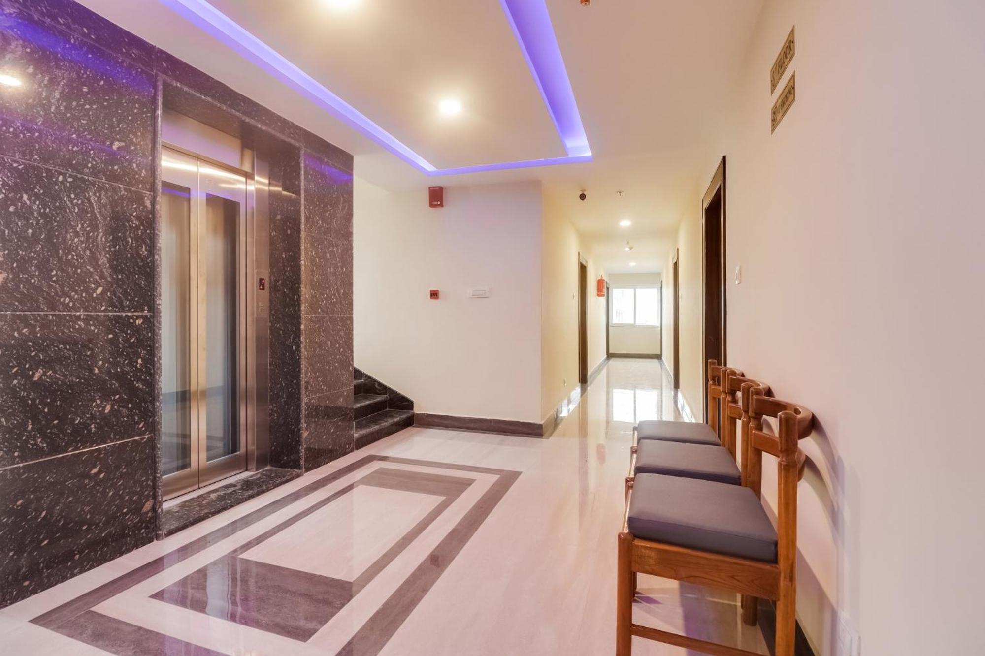מלון טירופאטי Townhouse Dj Grand מראה חיצוני תמונה