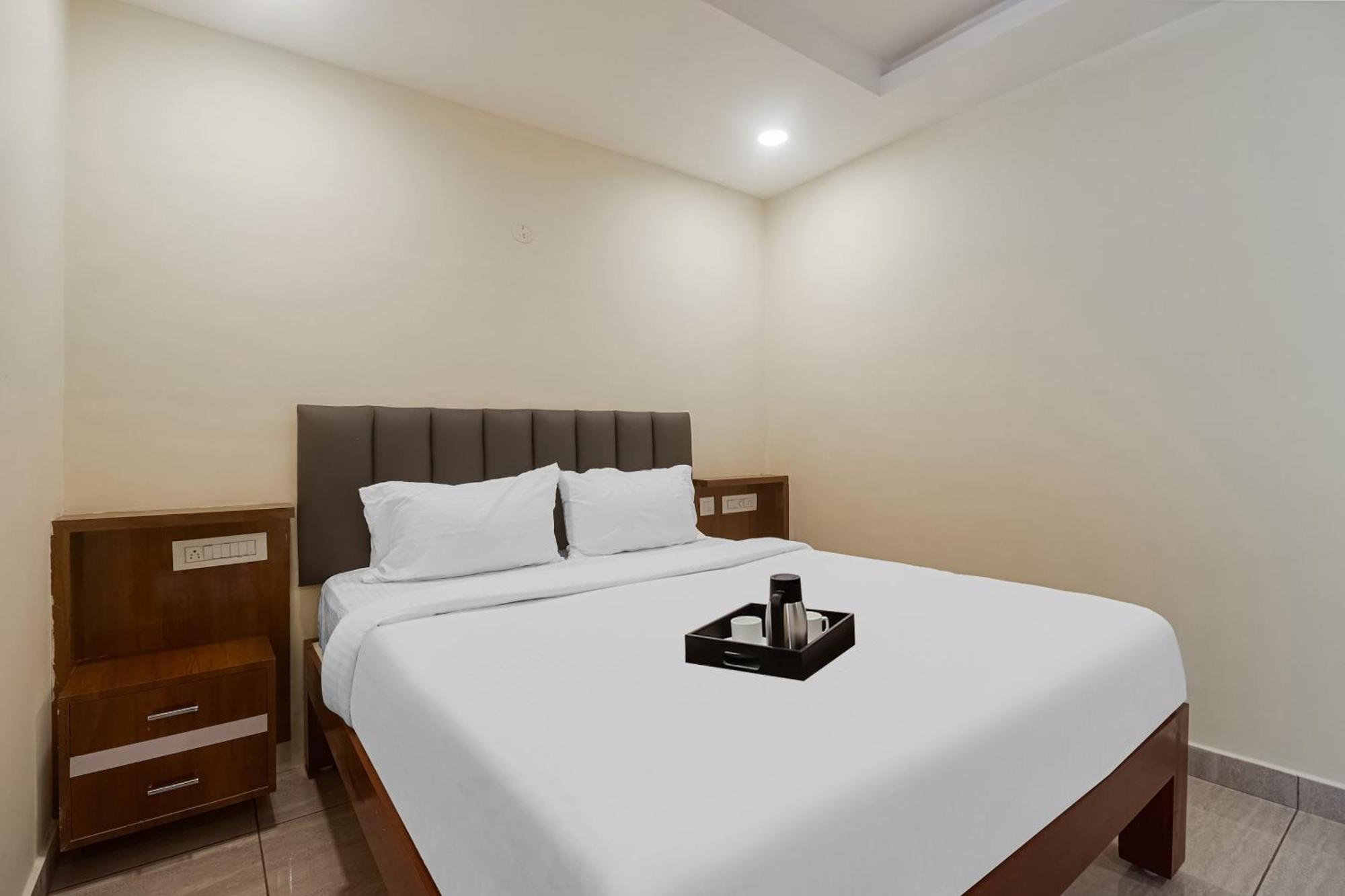 מלון טירופאטי Townhouse Dj Grand מראה חיצוני תמונה