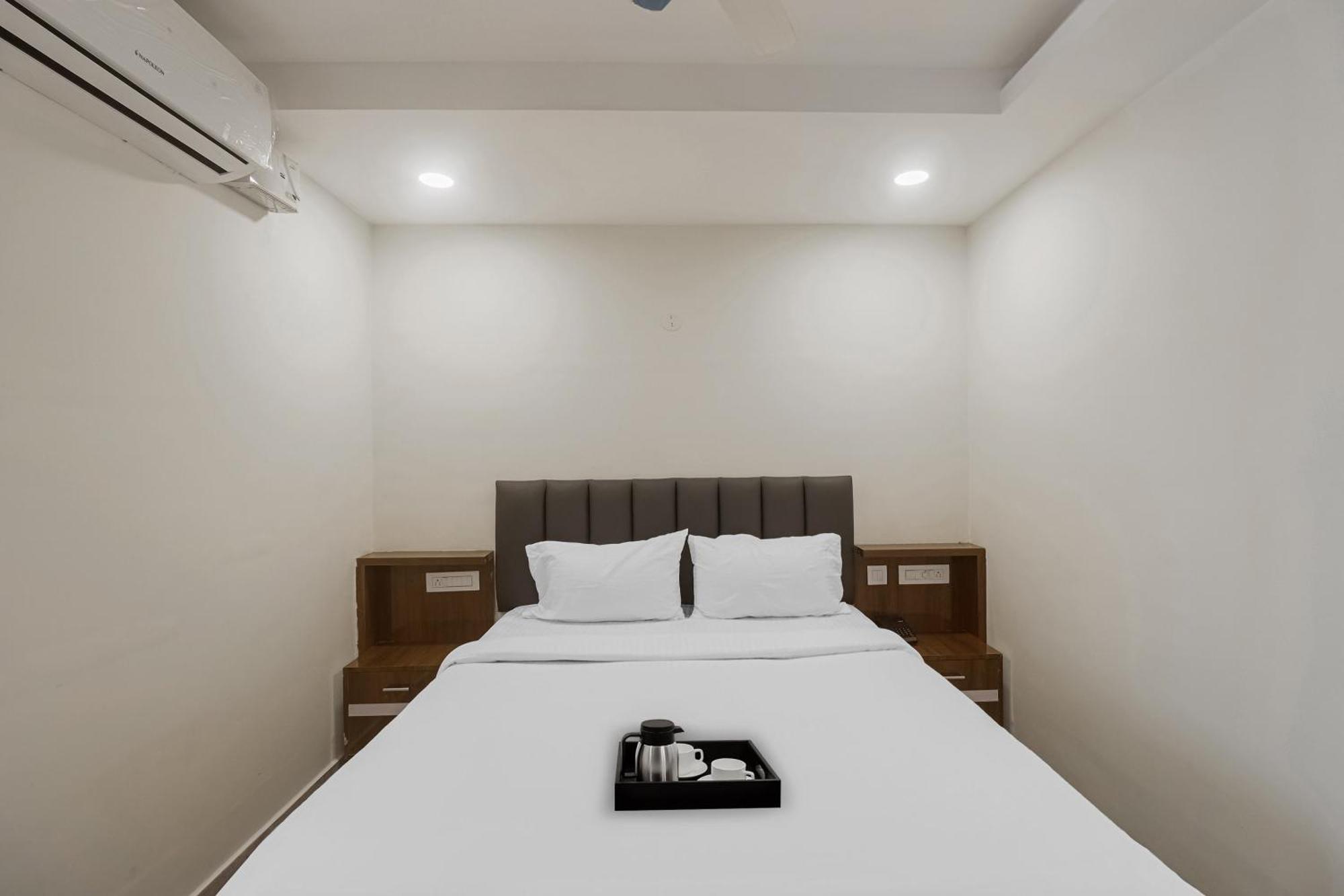מלון טירופאטי Townhouse Dj Grand מראה חיצוני תמונה