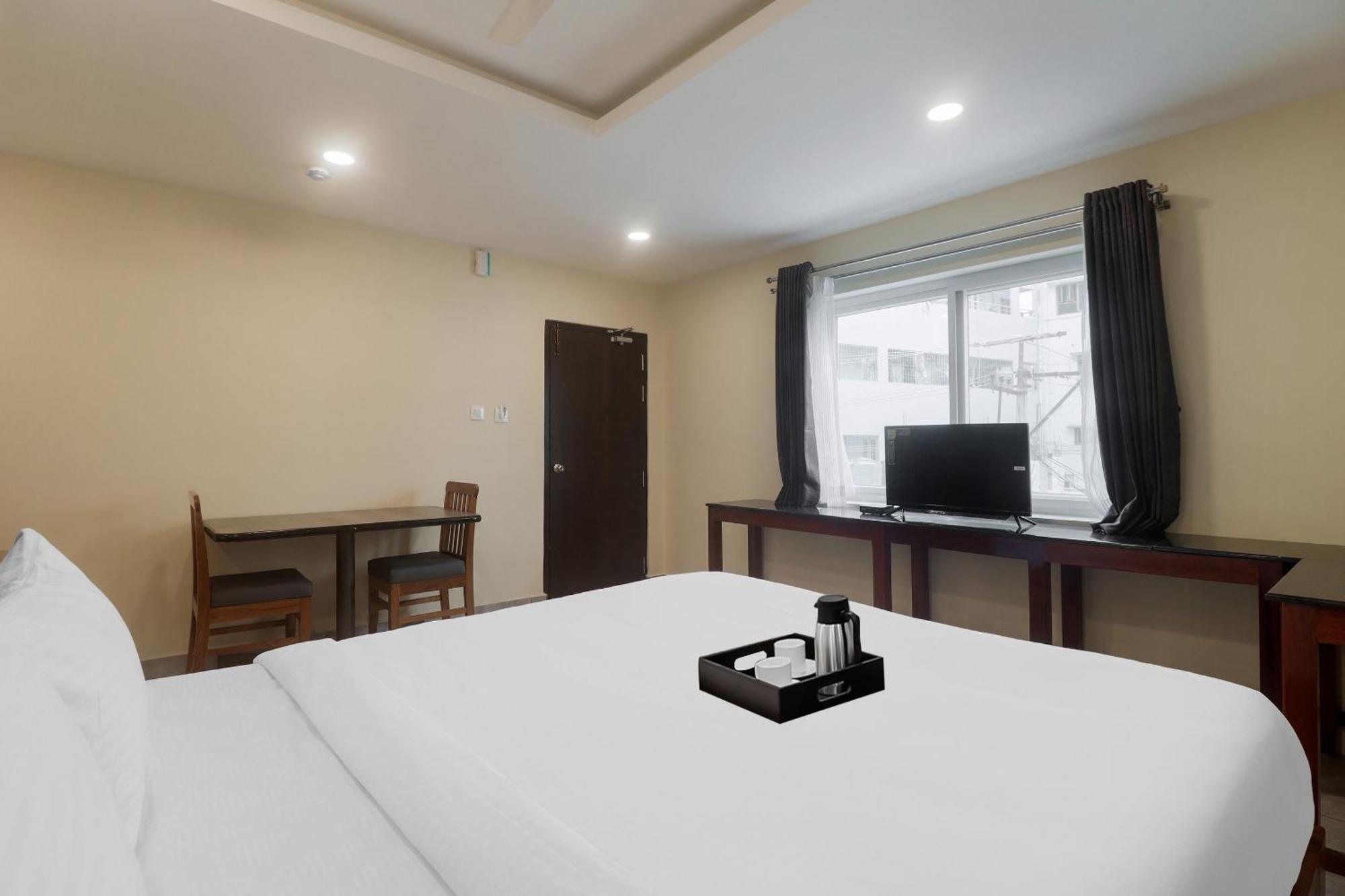 מלון טירופאטי Townhouse Dj Grand מראה חיצוני תמונה